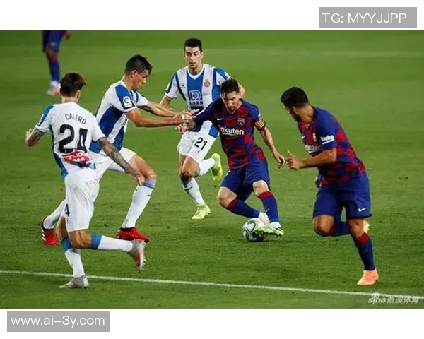 赫内斯质疑巴萨巨额债务为何未降级其他国家早已处理此类问题